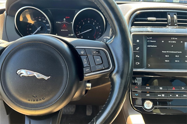 2017 Jaguar F-PACE Prestige photo 18