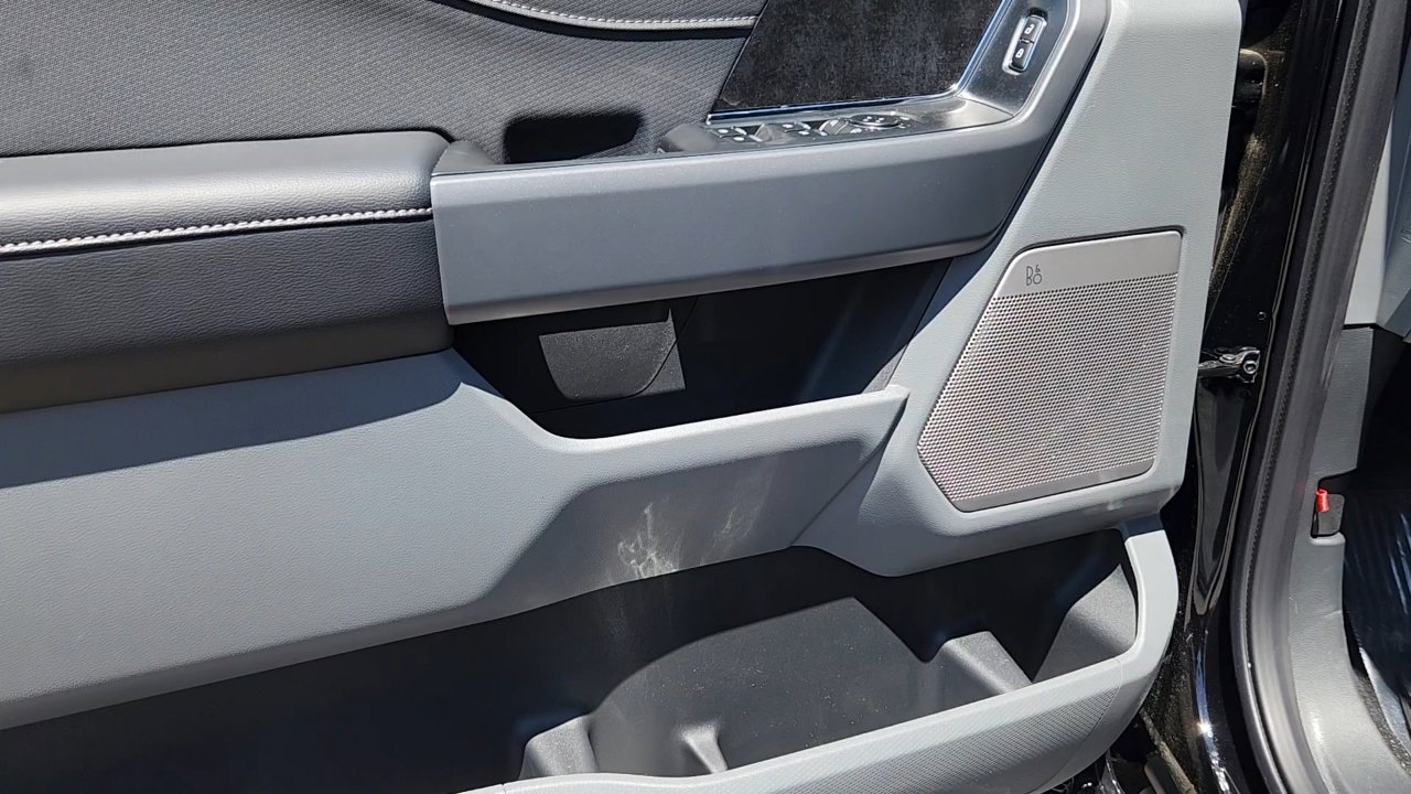 2025 Ford F-150 Lightning photo 7