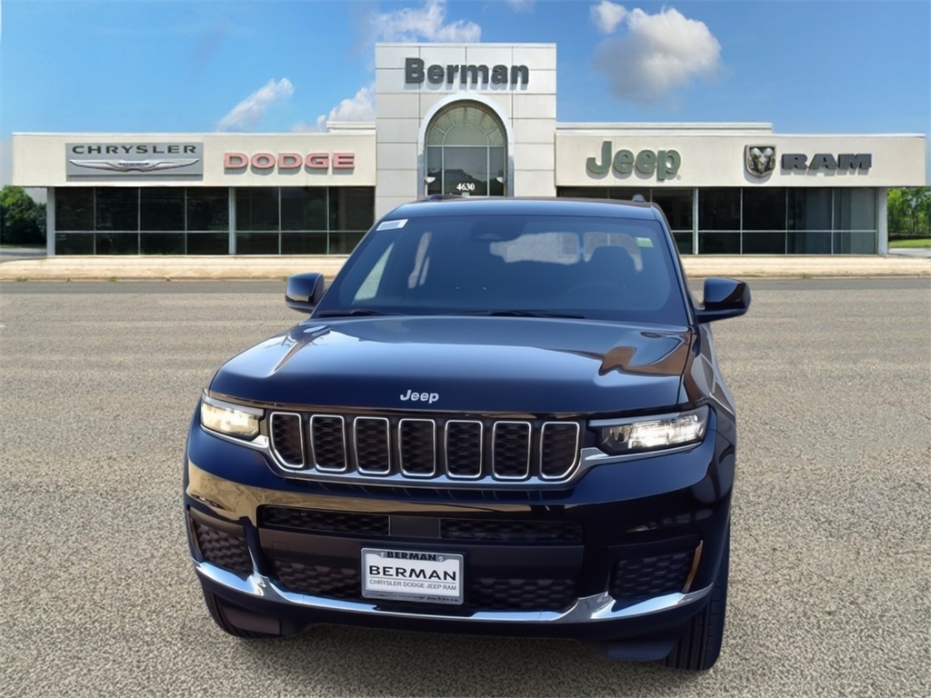 2025 Jeep Grand Cherokee Laredo X photo 2