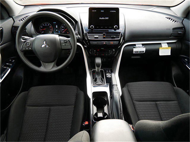2024 Mitsubishi Eclipse Cross LE photo 9