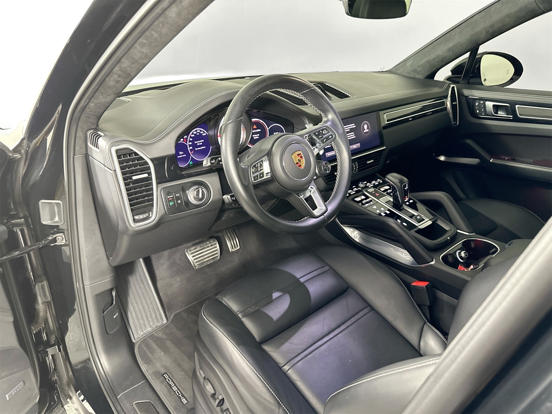 2023 Porsche Cayenne Turbo Coupe photo 3