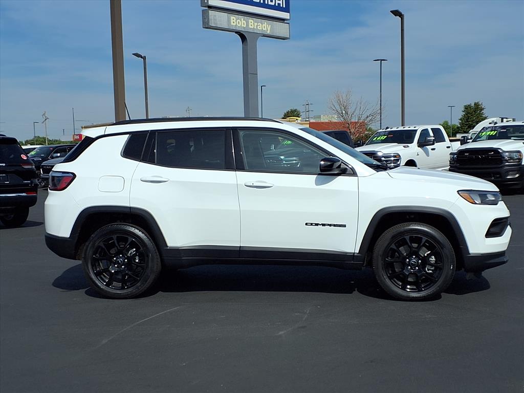 2026 Jeep Compass Latitude Altitude photo 2