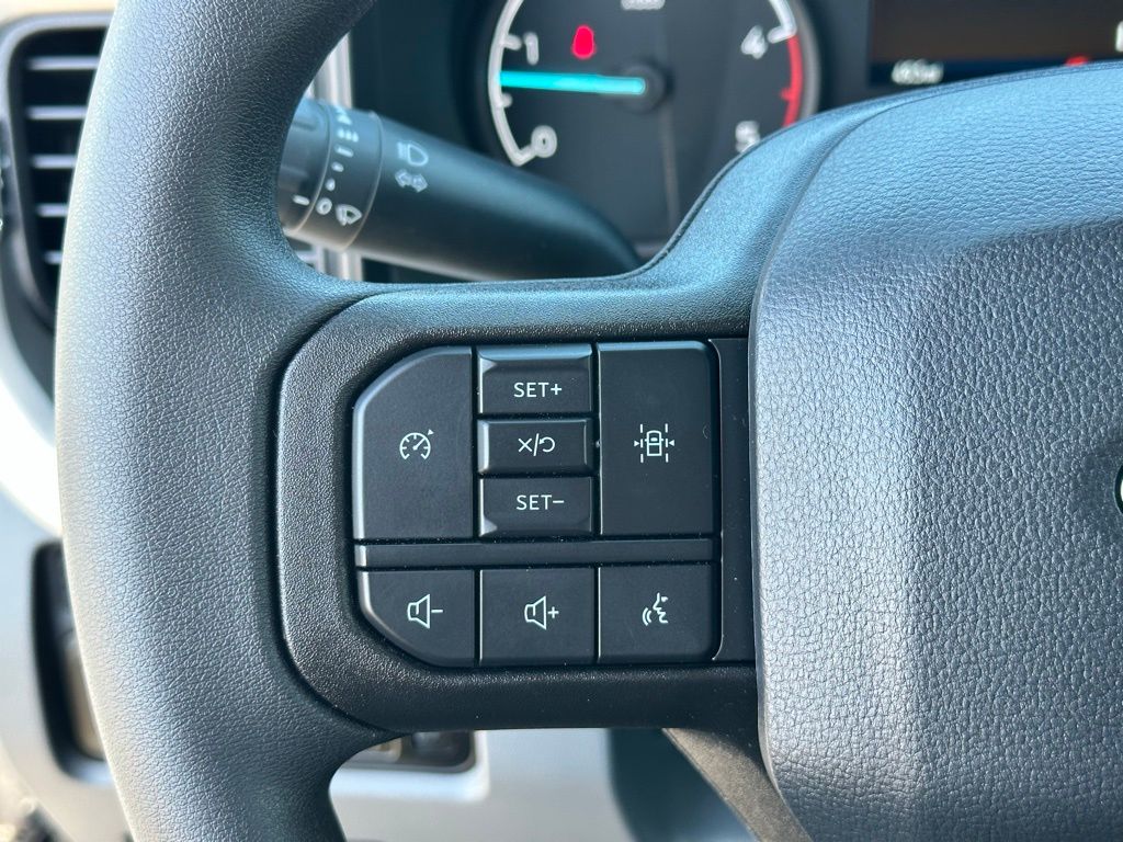 2025 Ford F-550 XLT photo 14