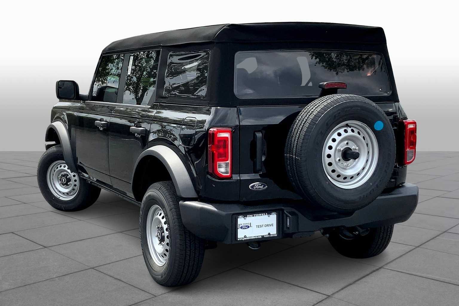 2025 Ford Bronco Base photo 11