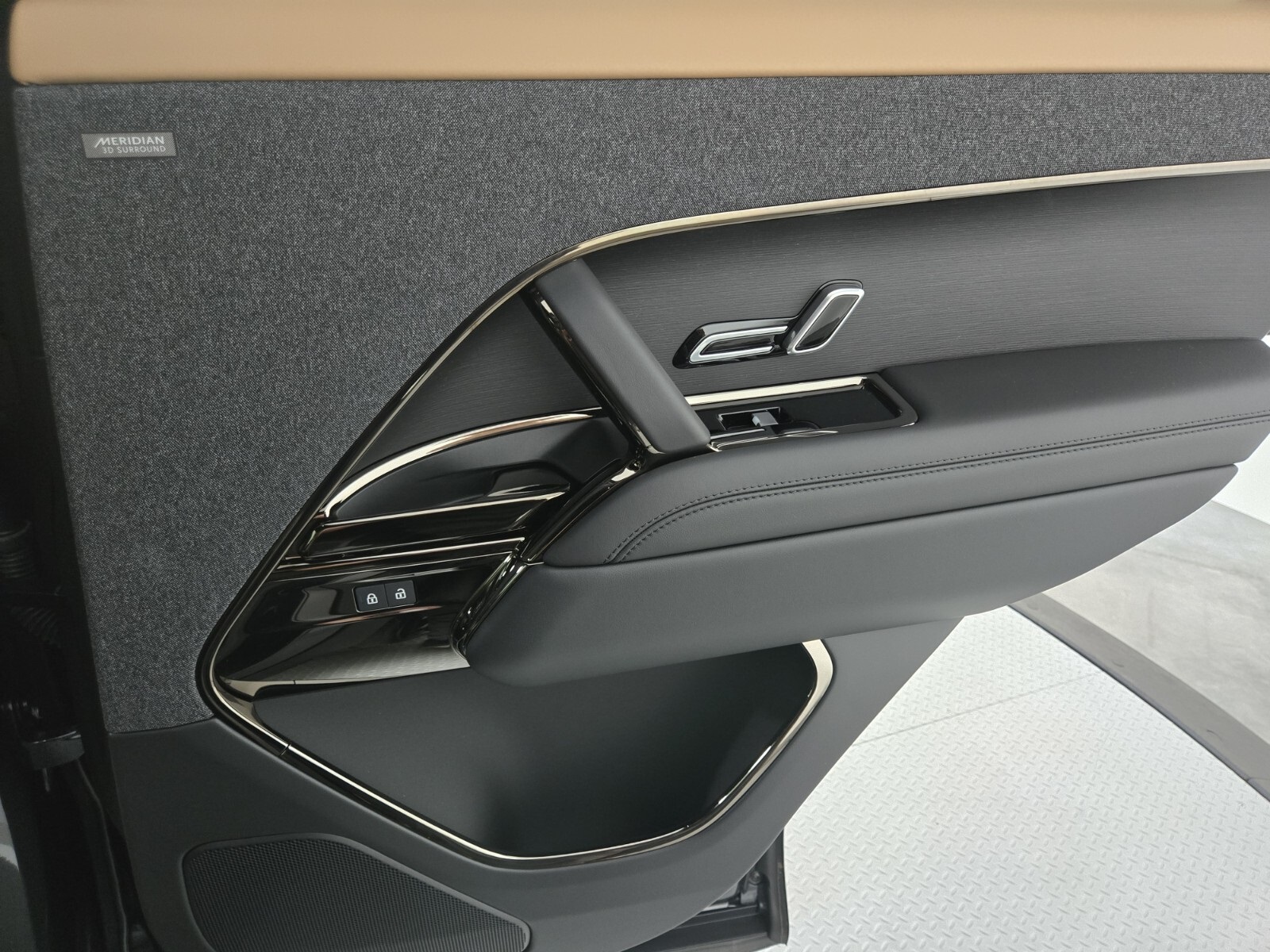 2025 Land Rover Range Rover Sport SE photo 18