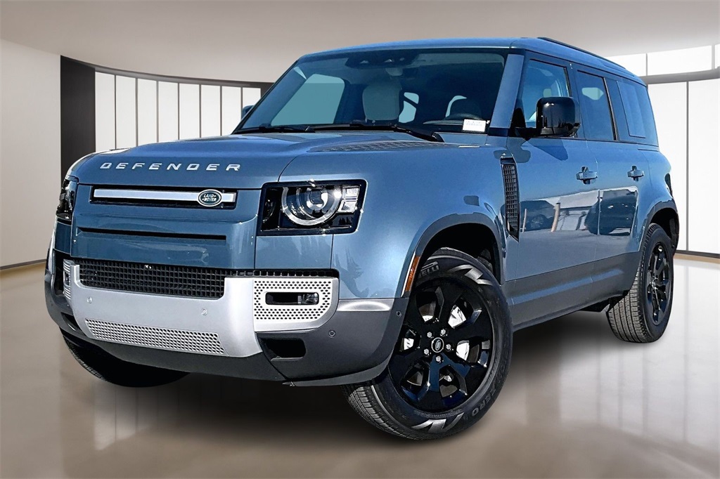 2025 Land Rover Defender S's photo