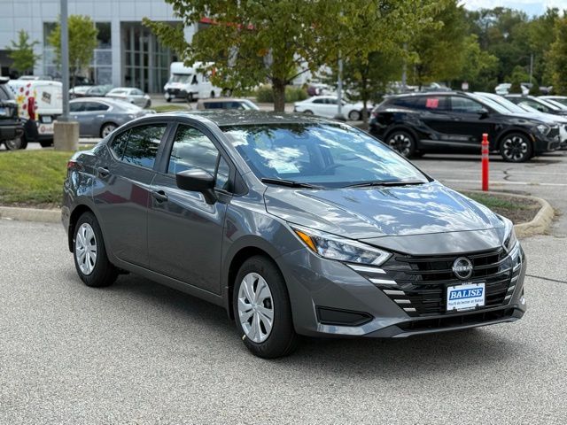 2025 Nissan Versa 1.6 S photo 3