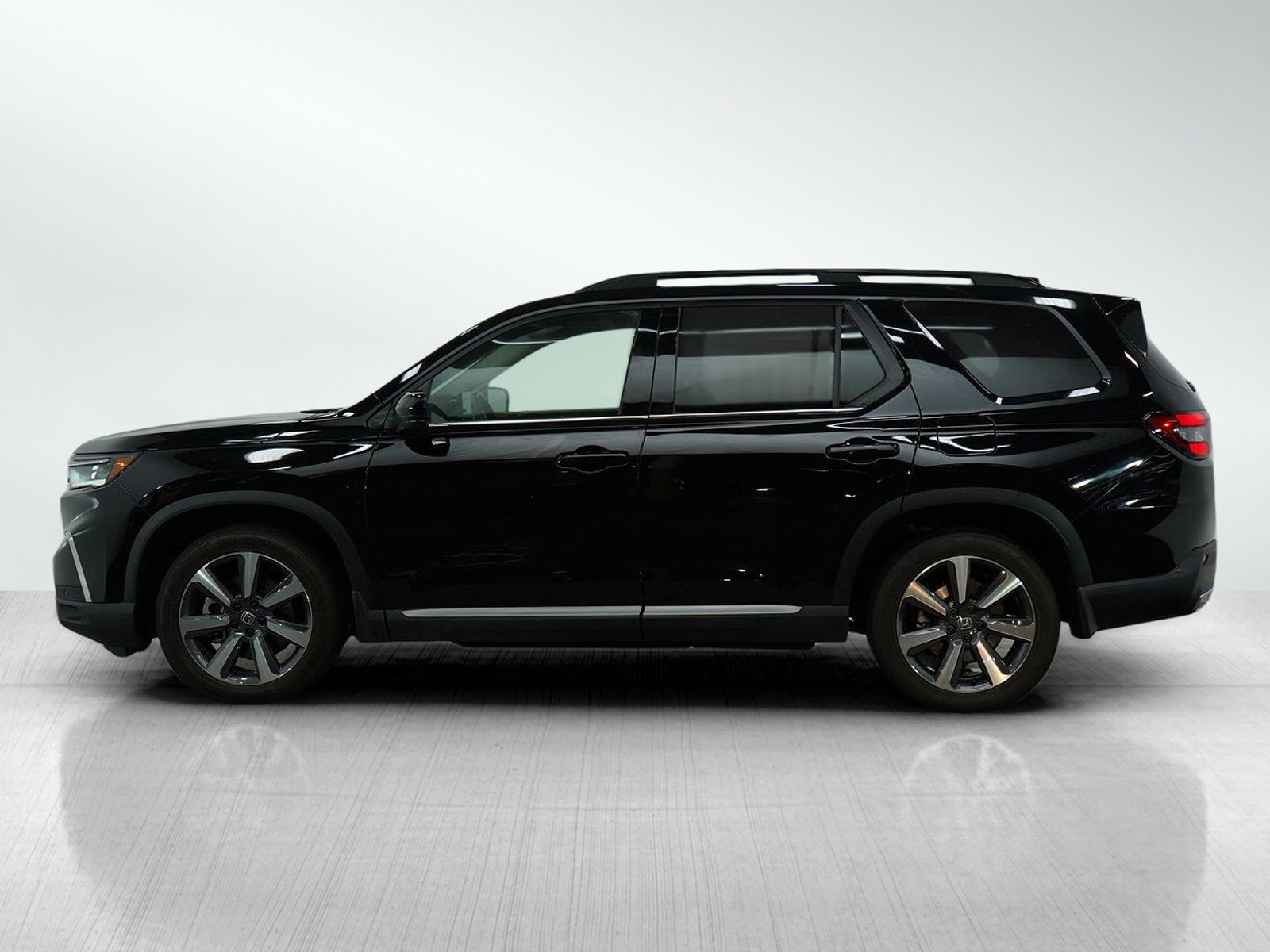 Used 2023 Honda Pilot Elite with VIN 5FNYG1H83PB018812 for sale in Burnsville, Minnesota
