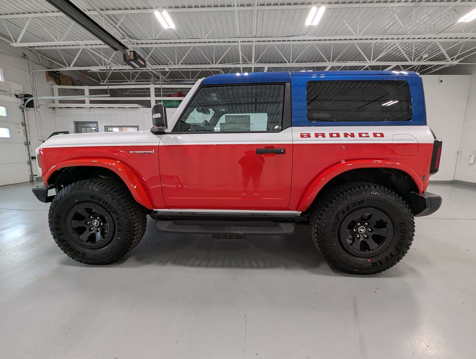 2025 Ford Bronco First Edition photo 9