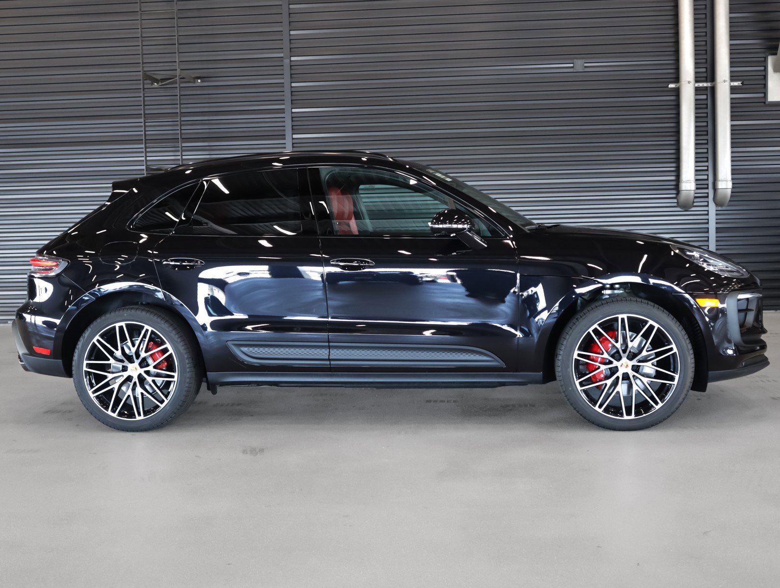 2025 Porsche Macan S photo 12