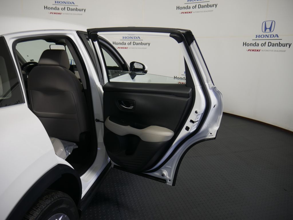2026 Honda HR-V LX photo 5