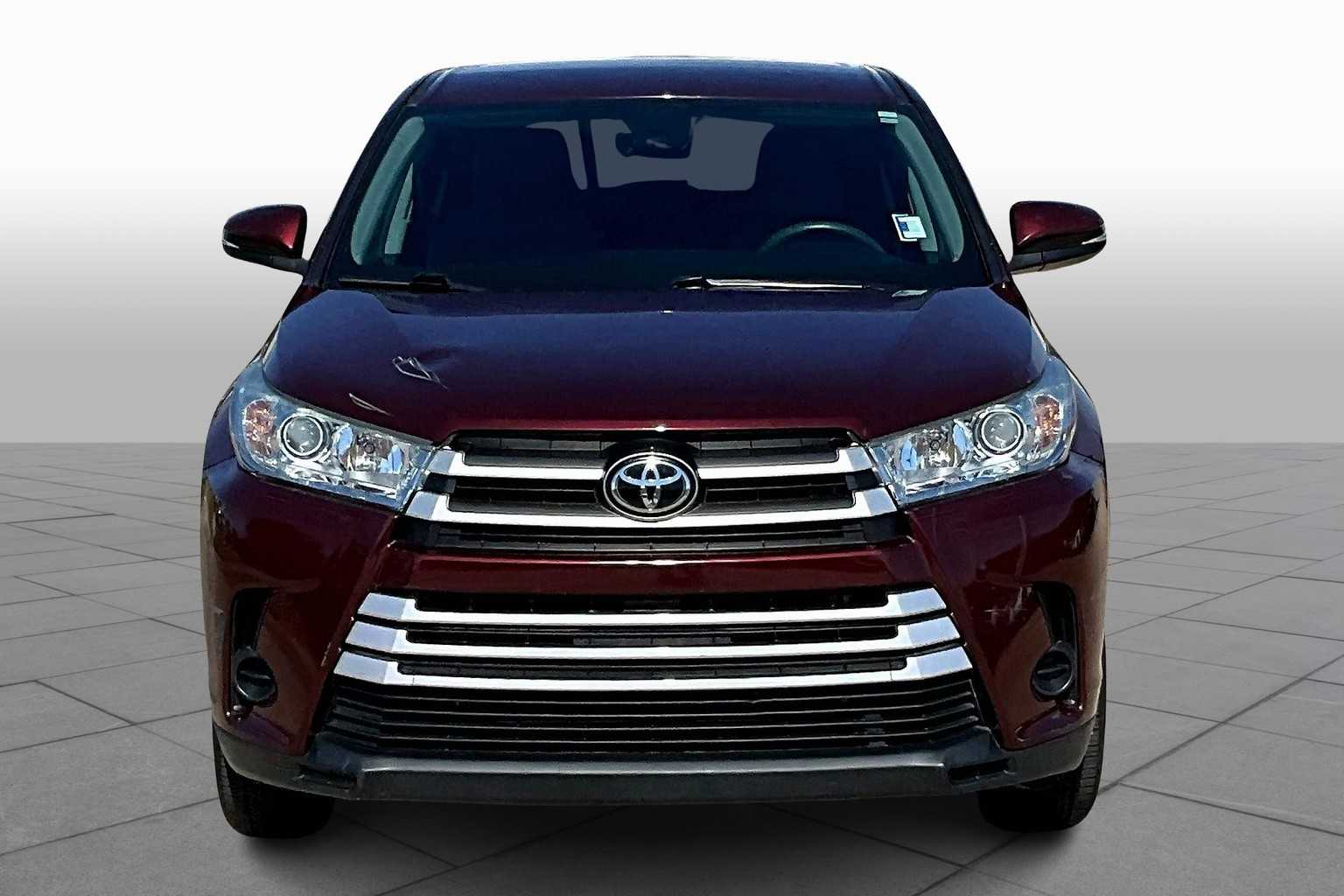 2019 Toyota Highlander LE photo 3