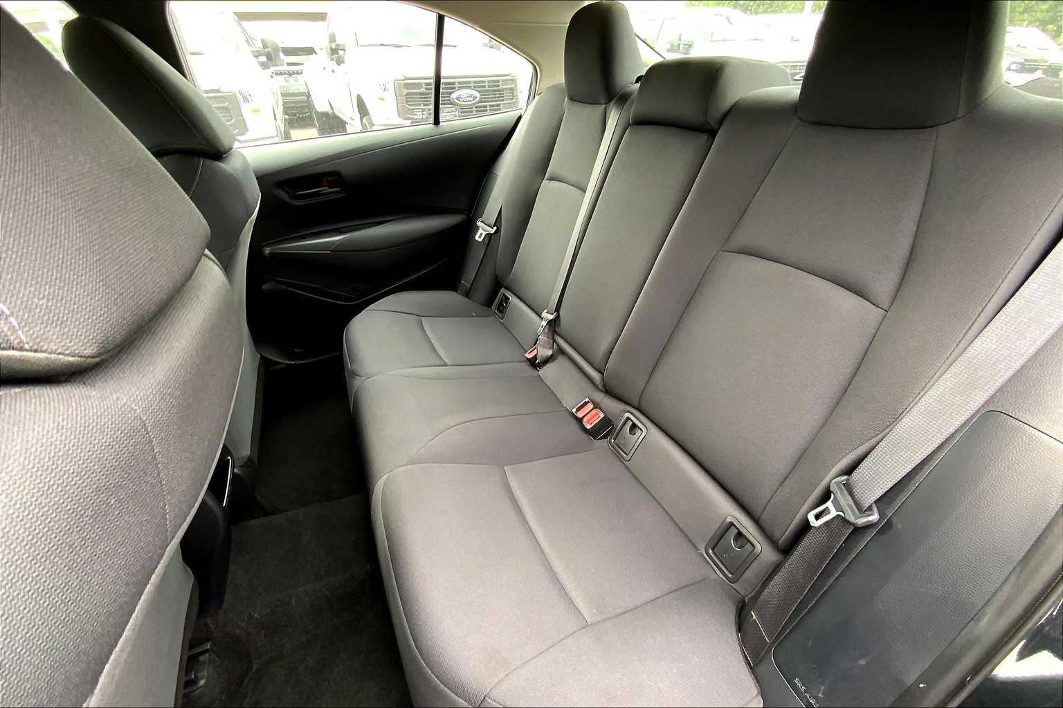 2022 Toyota Corolla LE photo 38