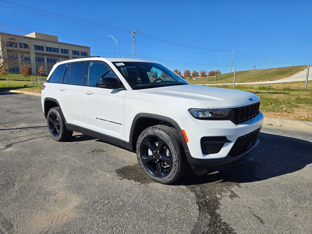 2025 Jeep Grand Cherokee Altitude's photo