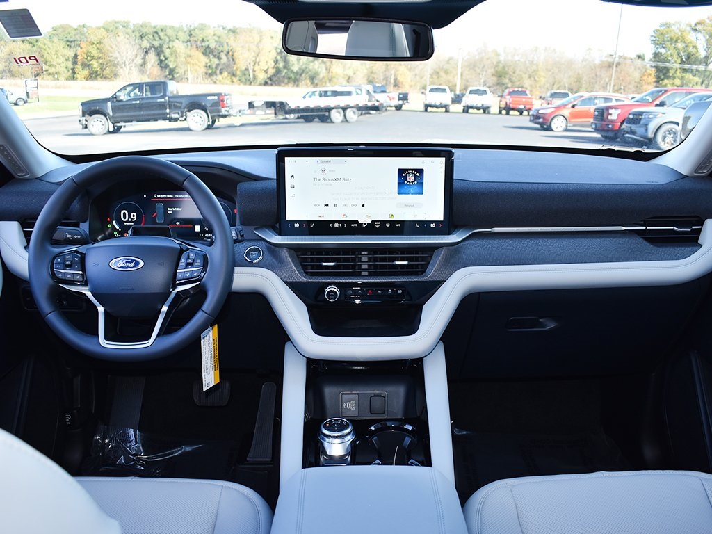 2026 Ford Explorer Platinum photo 4