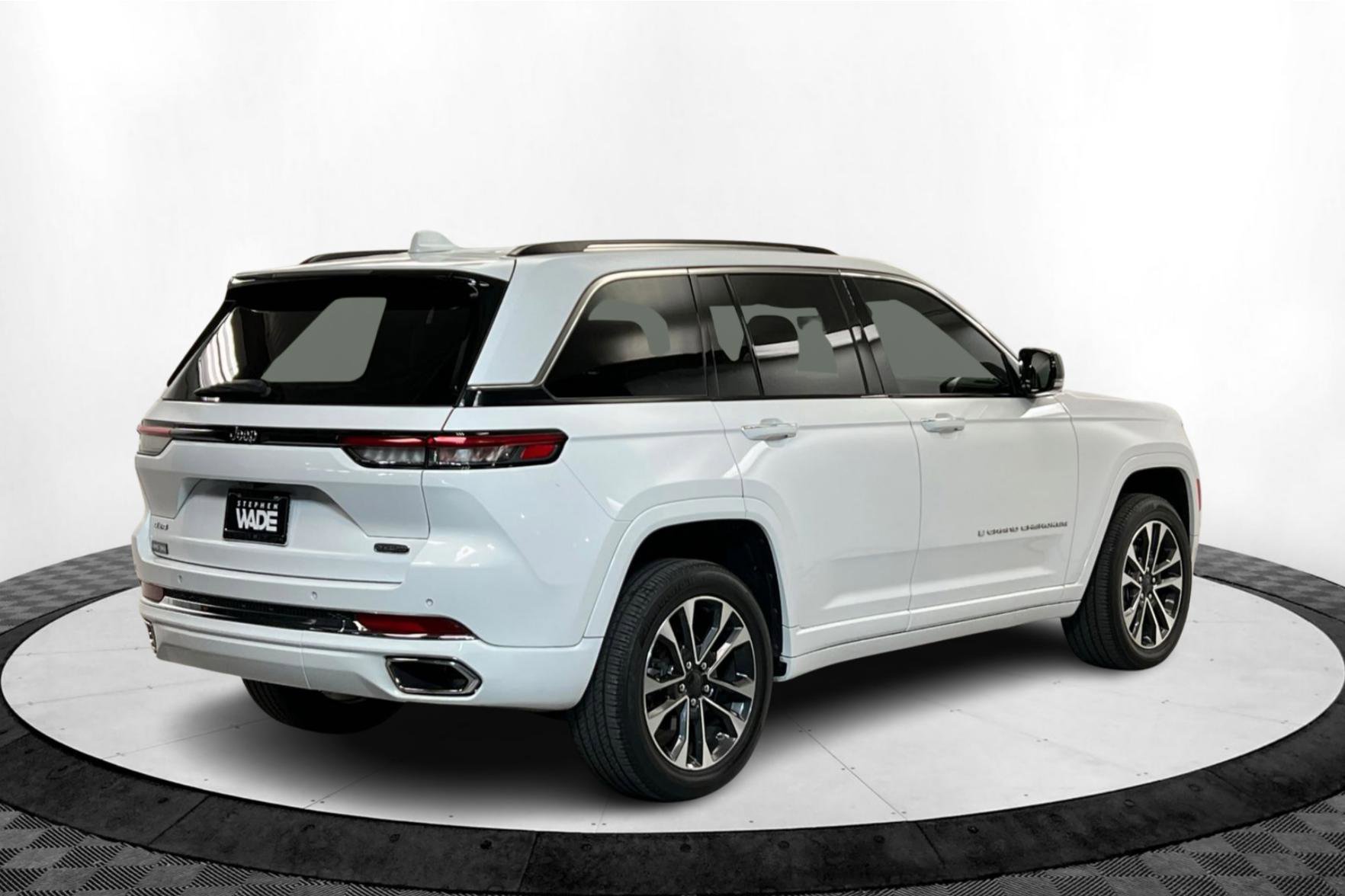 2022 Jeep Grand Cherokee Overland photo 4