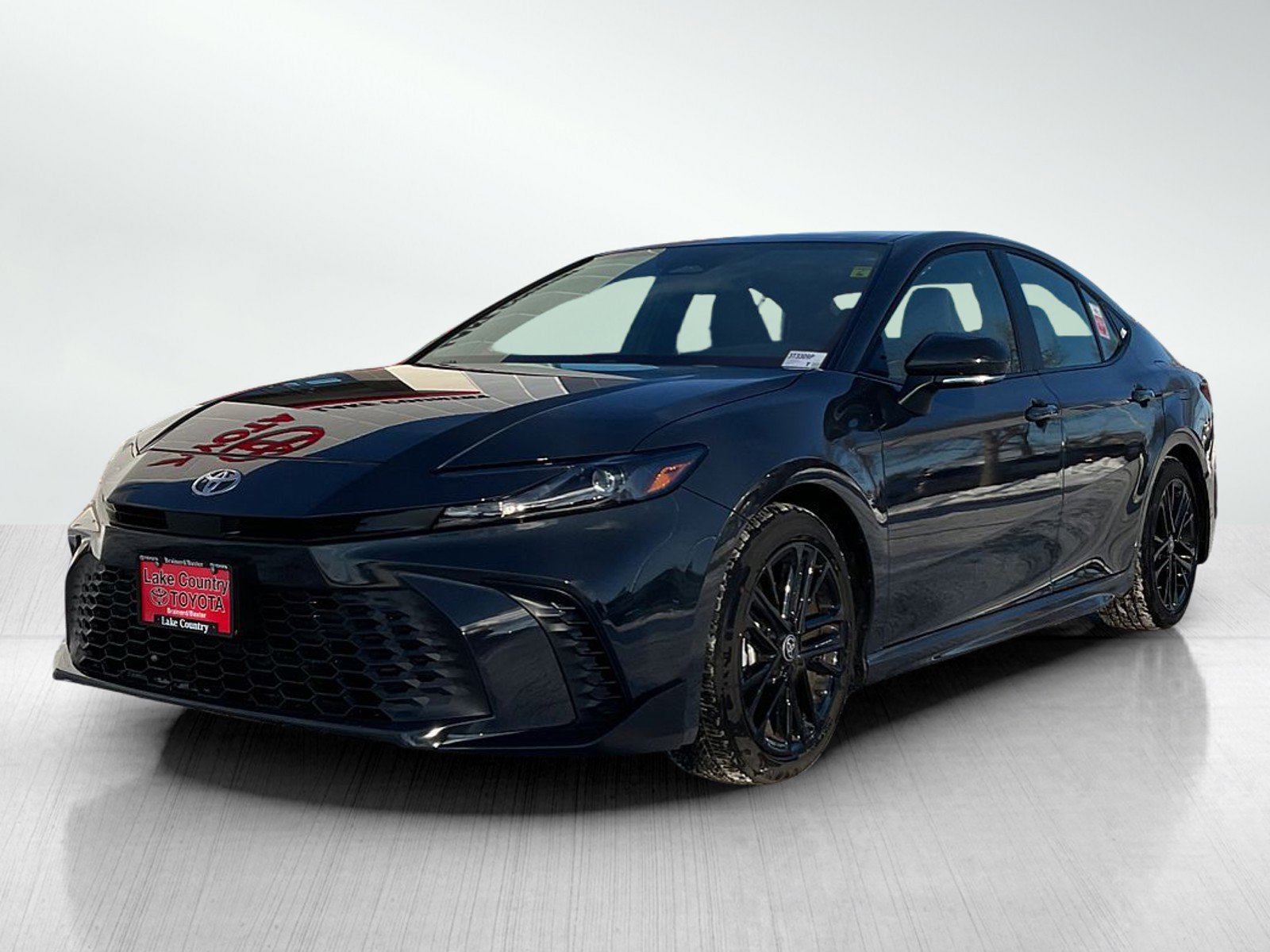 2025 Toyota Camry SE's photo