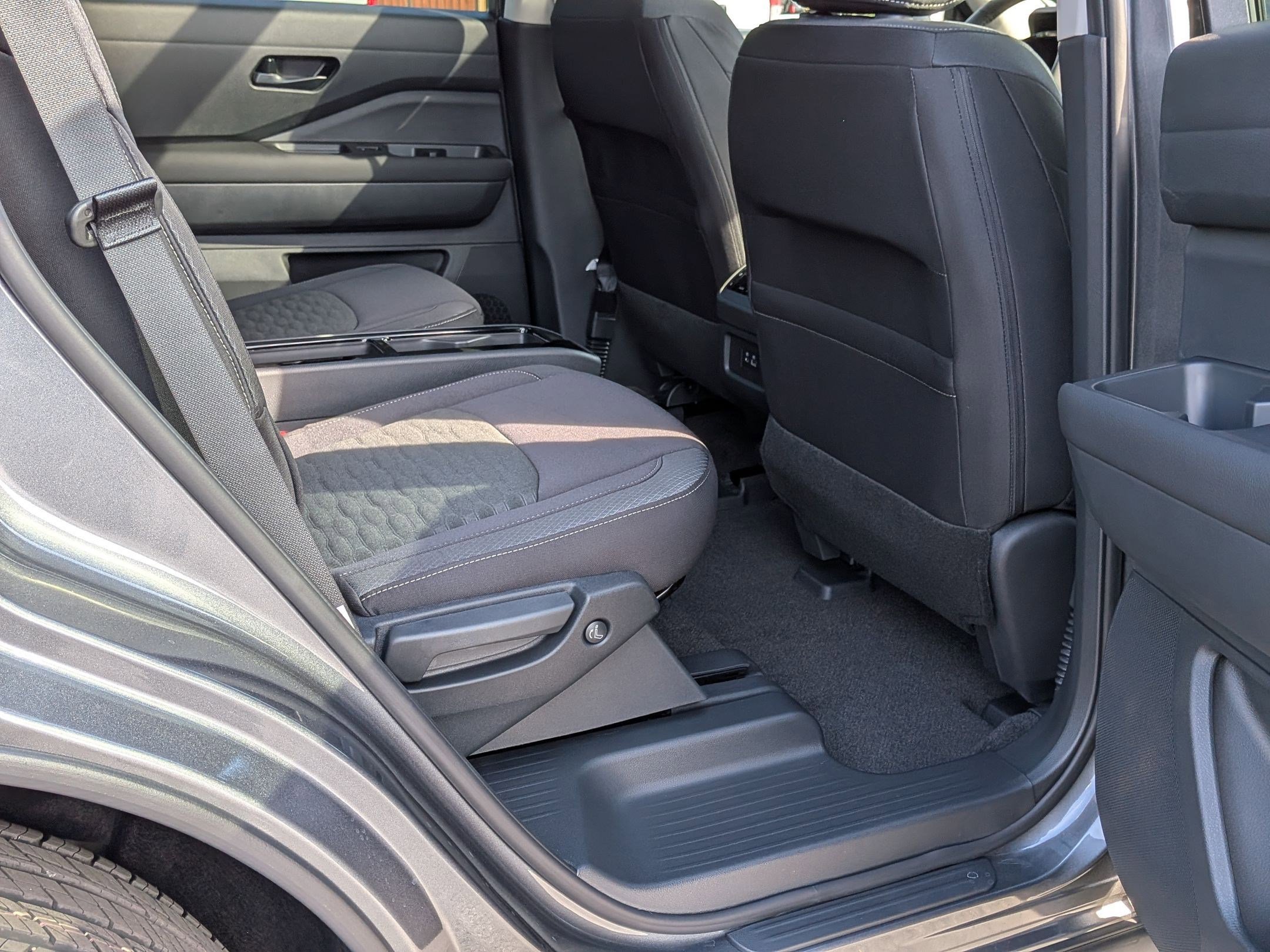 2025 Nissan Pathfinder SV photo 21