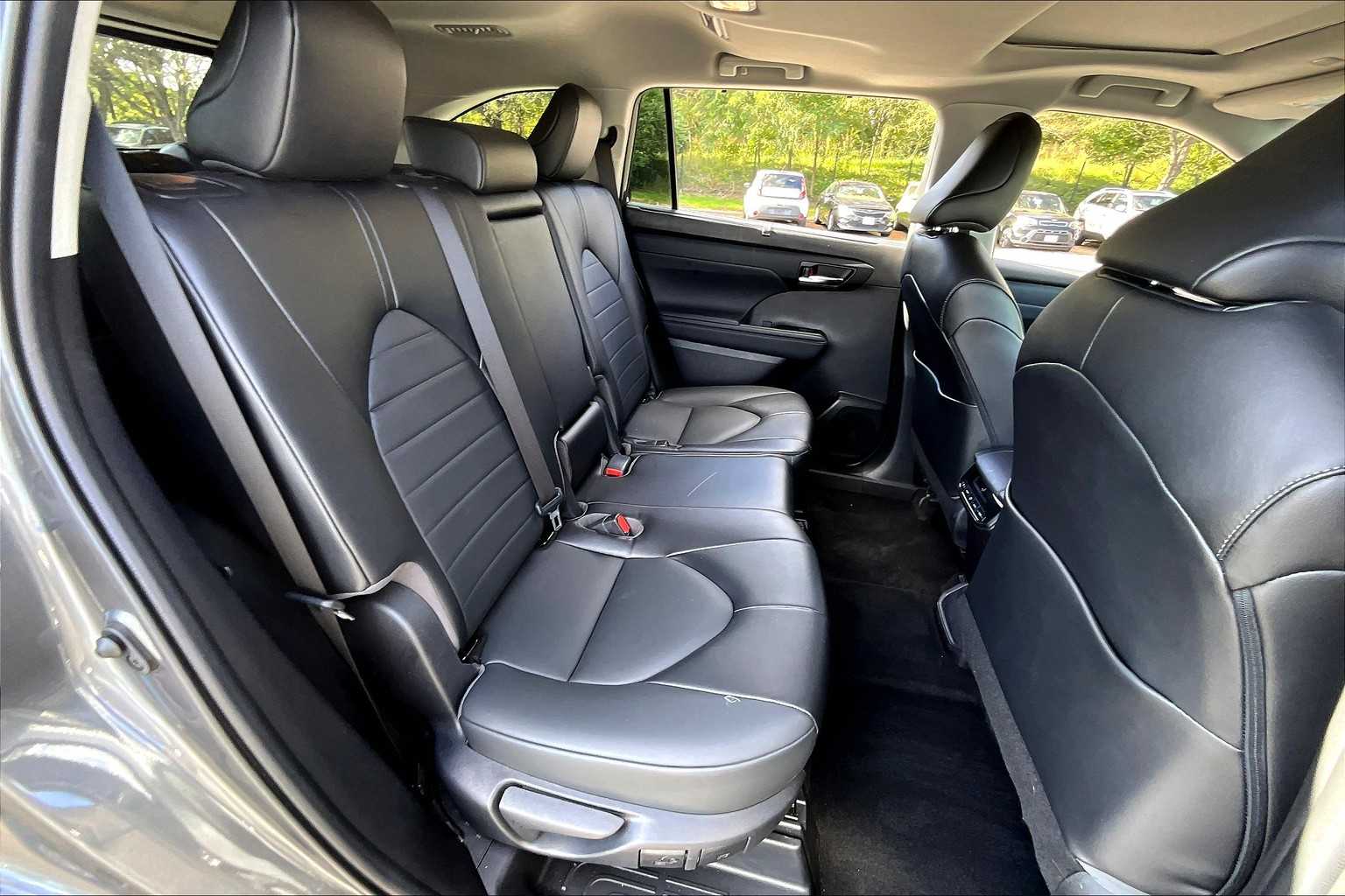 2022 Toyota Highlander XLE photo 20