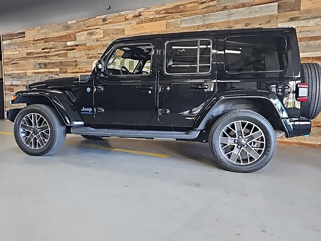 2023 Jeep Wrangler Sahara 4xe High Altitude photo 2