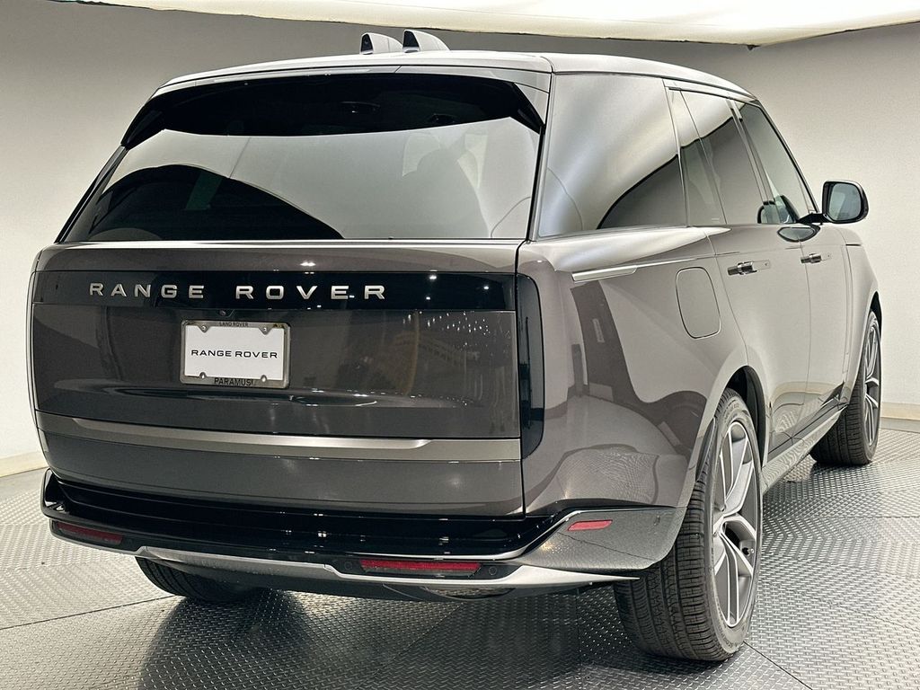 2025 Land Rover Range Rover SE photo 2