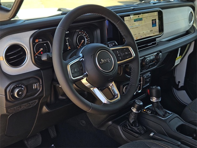 2025 Jeep Wrangler Sahara photo 10