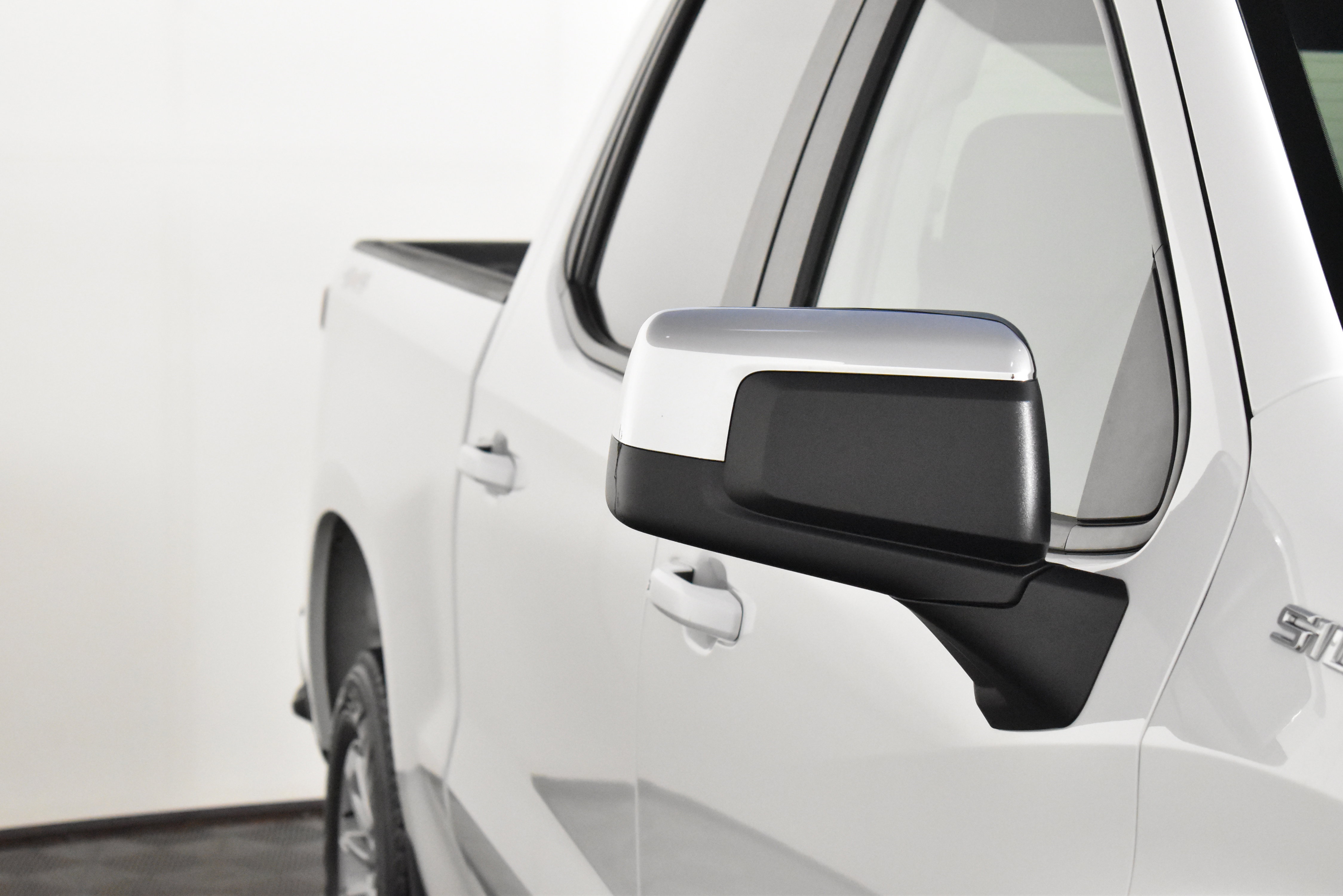 2025 Chevrolet Silverado 1500 LT photo 3