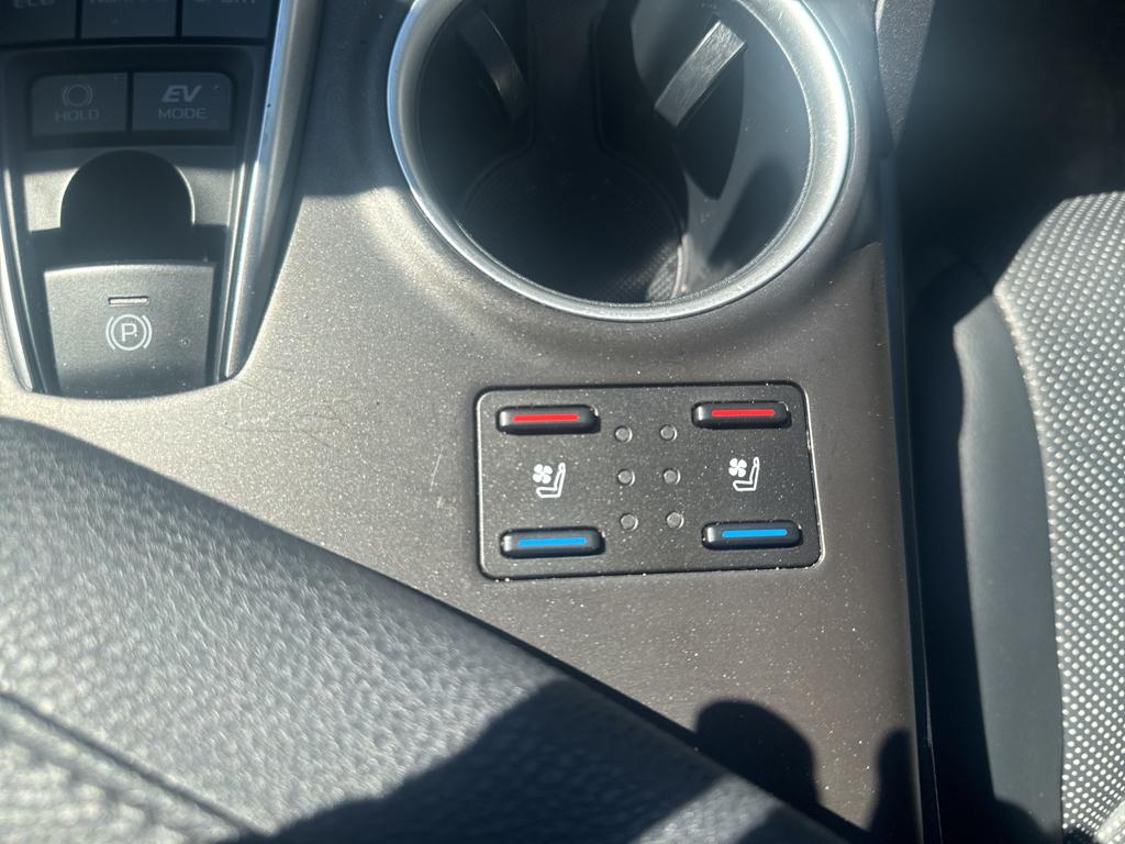 2023 Toyota Camry Hybrid XLE photo 18