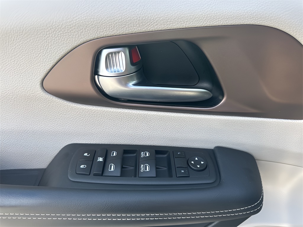 2023 Chrysler Voyager LX photo 25
