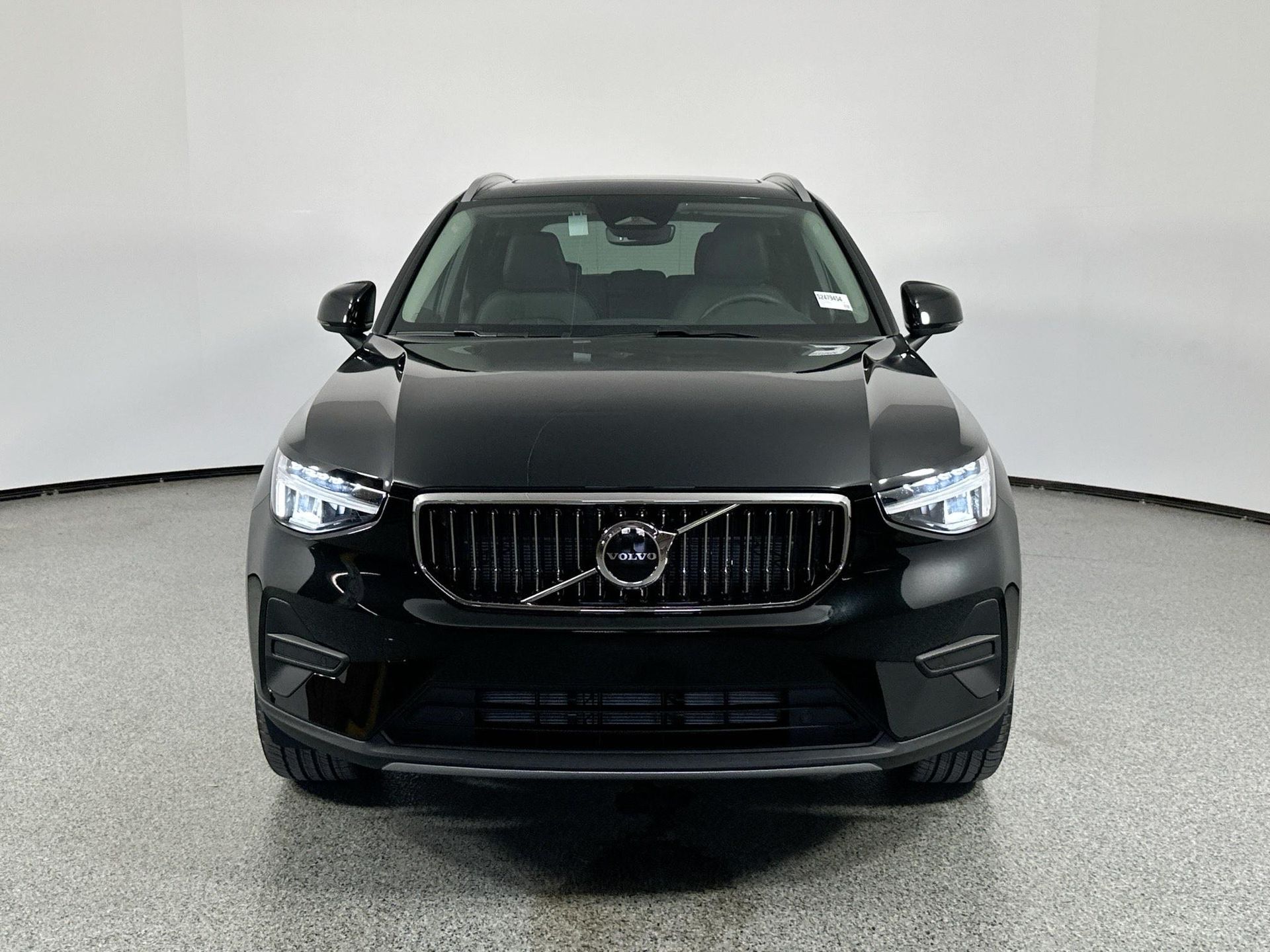 2025 Volvo XC40 AWD Core photo 2
