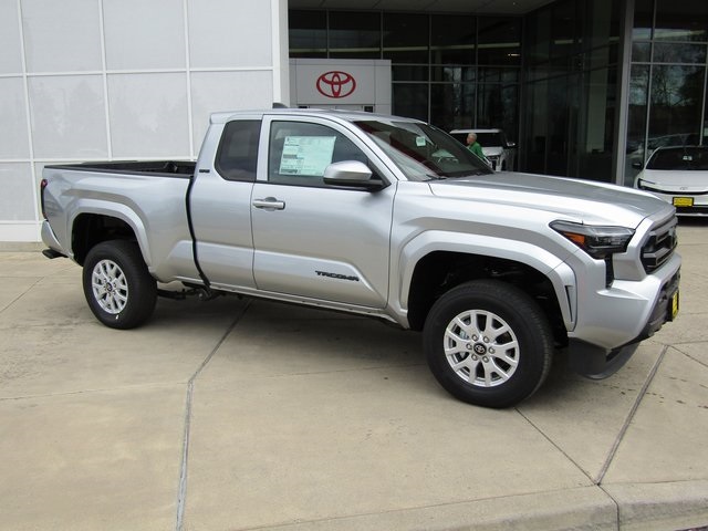 2025 Toyota Tacoma SR5 XtraCab photo 2