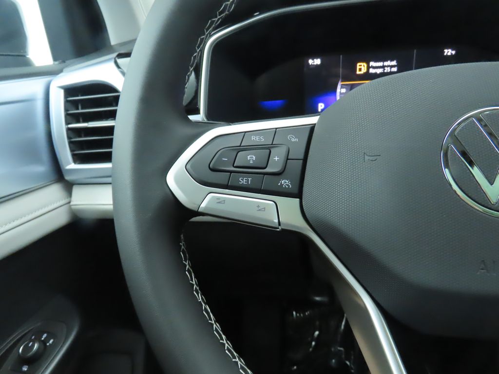 2025 Volkswagen Taos SE photo 11