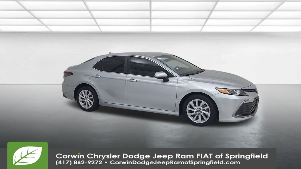 2021 Toyota Camry LE photo 2