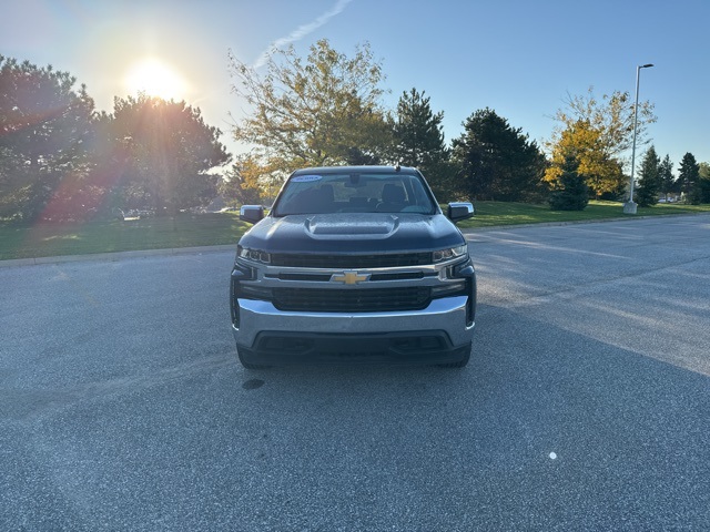 2019 Chevrolet Silverado 1500 LT photo 2