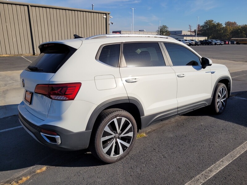 2023 Volkswagen Taos SE photo 2