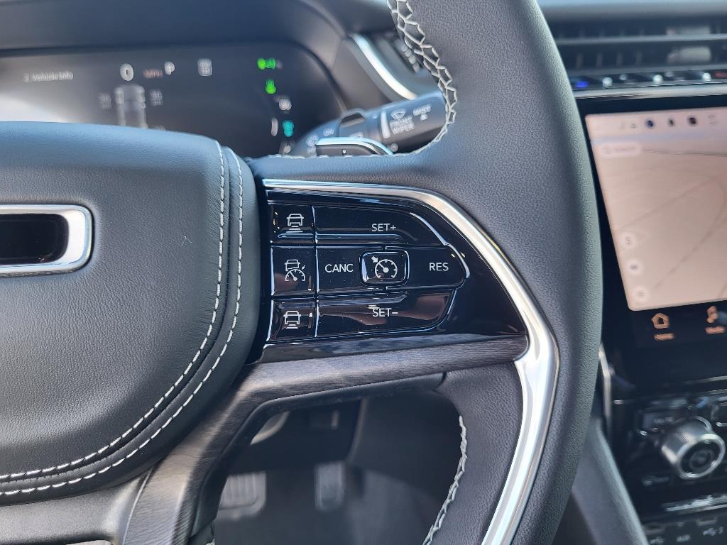 2024 Jeep Cherokee Overland 4xe photo 14
