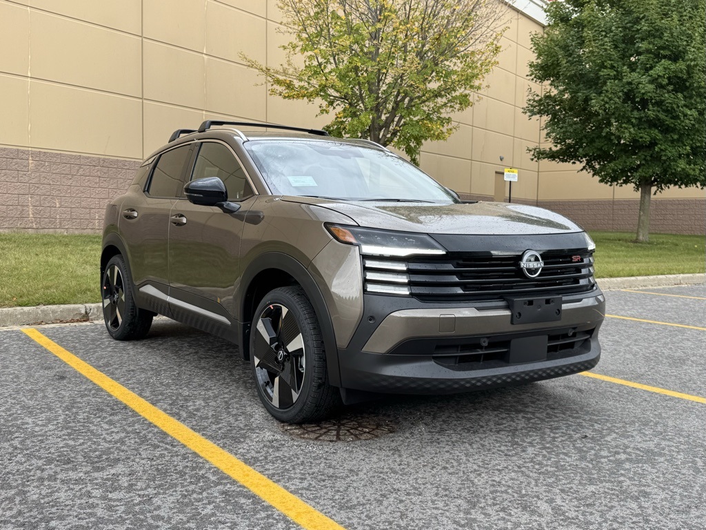 2026 Nissan Kicks SR photo 2