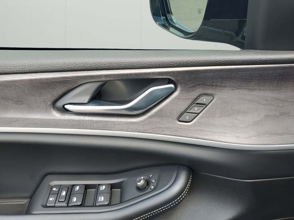 2025 Jeep Grand Cherokee Limited photo 25
