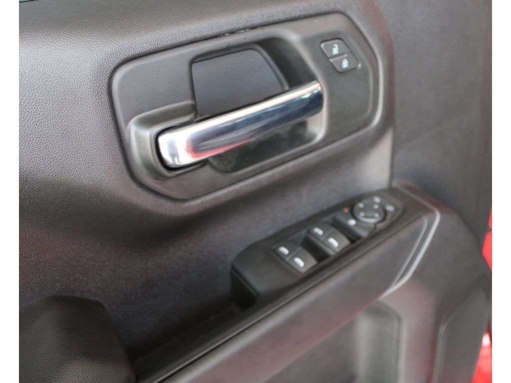 2024 Chevrolet Silverado 1500 Custom photo 2