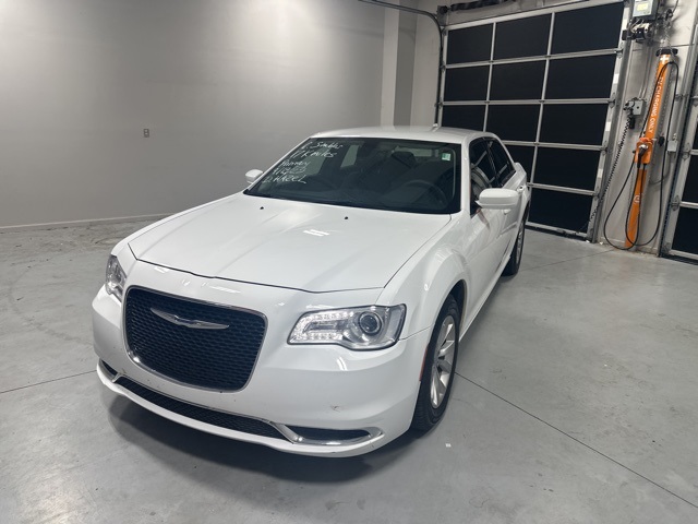 2023 Chrysler 300 Touring photo 14