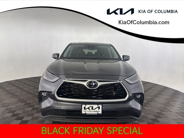 2024 Toyota Highlander LE photo 2