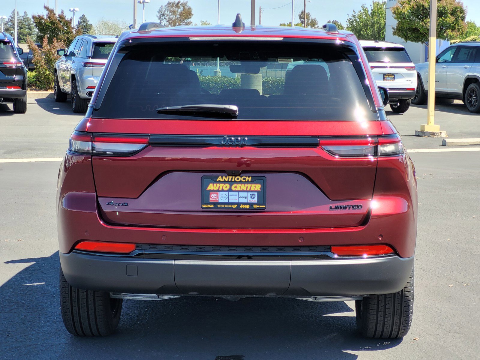 2025 Jeep Grand Cherokee Limited photo 4