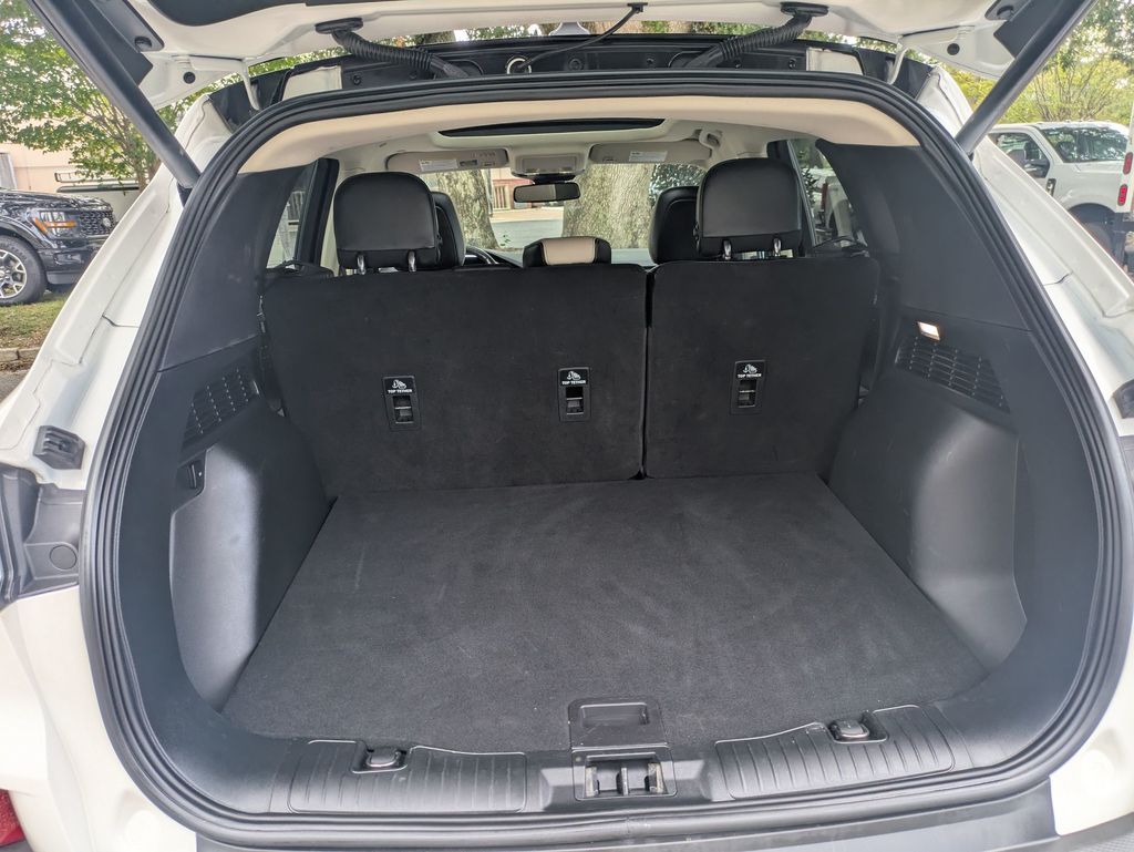 2020 Ford Escape Titanium Hybrid photo 25