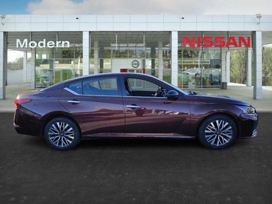 2024 Nissan Altima 2.5 SV photo 3