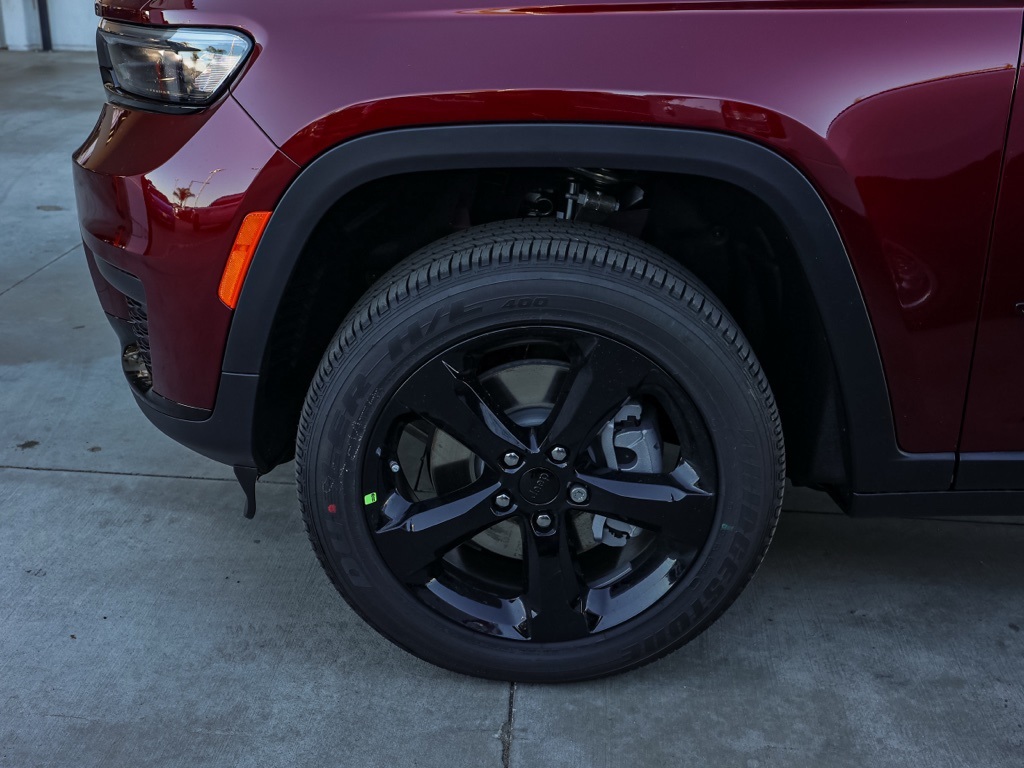 New 2025 Velvet Red Pearl-Coat Exterior Paint Jeep Altitude X image 10