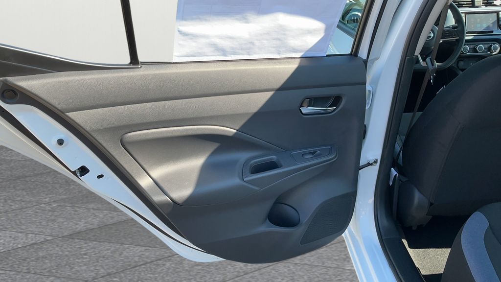 2025 Nissan Versa 1.6 SV photo 11