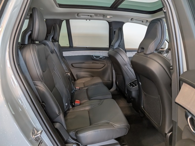 2026 Volvo XC90 Plus photo 25