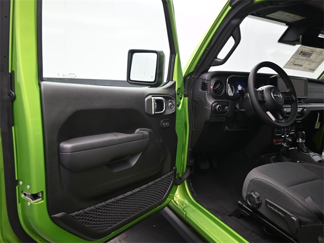 2025 Jeep Wrangler Rubicon photo 11
