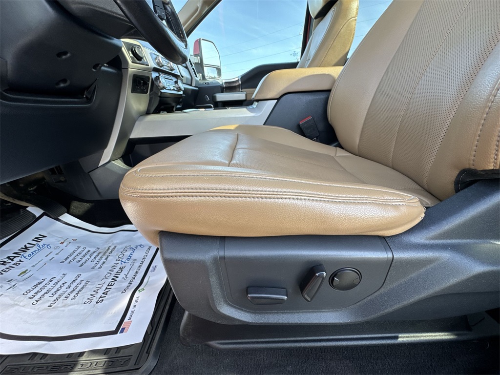 2022 Ford F-350 Lariat photo 12