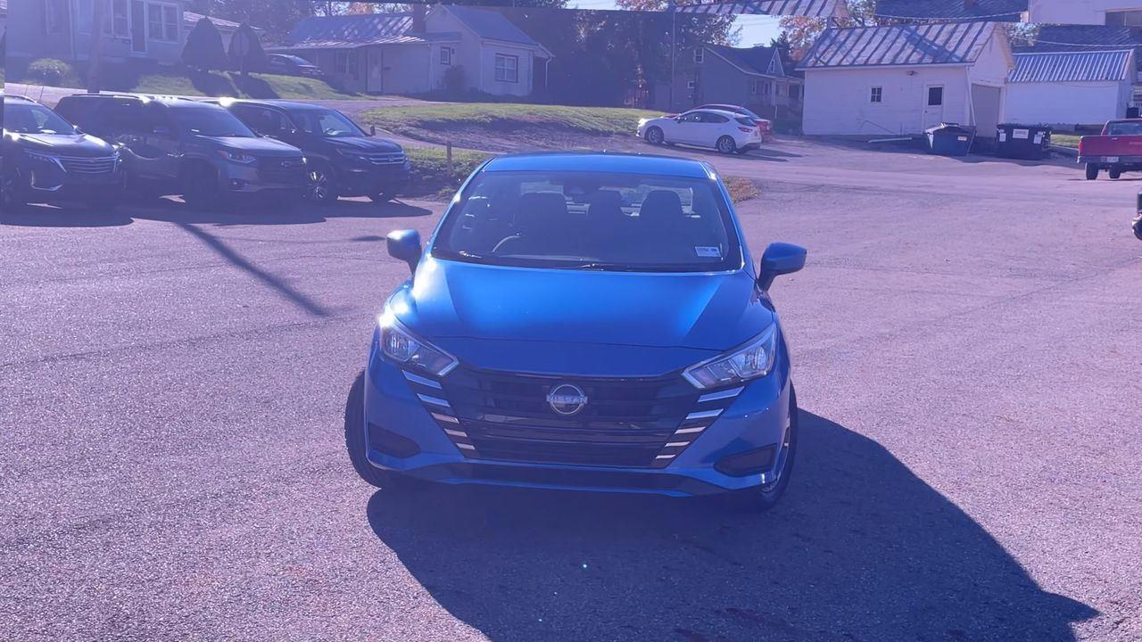 2023 Nissan Versa SV photo 3